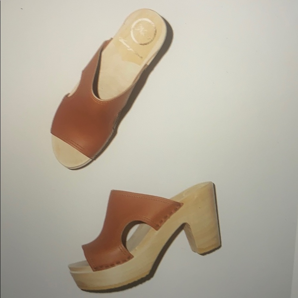 No. 6 Store Alexis  clog on platform in Caramel.
